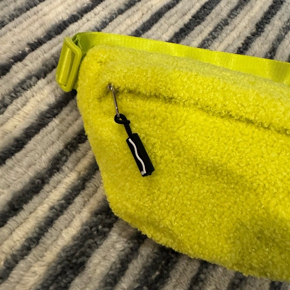 NWT! Crayola x Kohl’s Fanny pack, yellow/green. - Picture 10 of 10